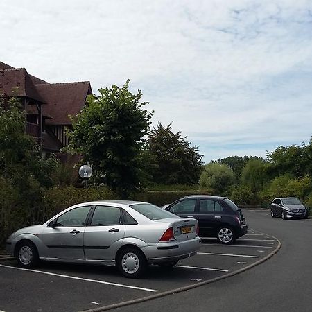 Les Manoirs Apartamento Deauville Exterior foto