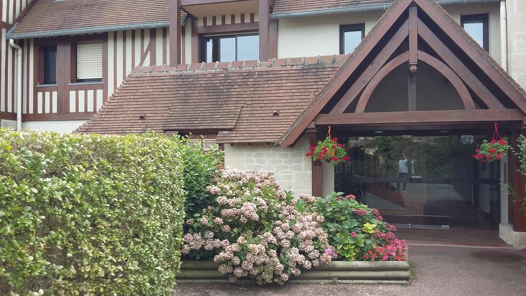 Les Manoirs Apartamento Deauville Exterior foto
