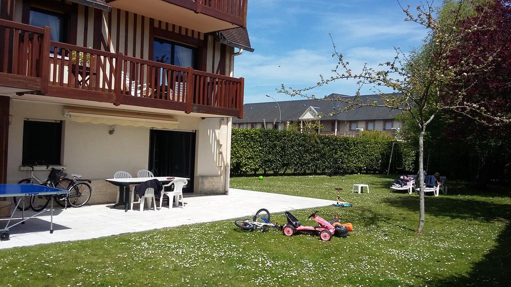 Les Manoirs Apartamento Deauville Exterior foto